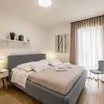 Apt With Best Rated Breakfast Zap B&B